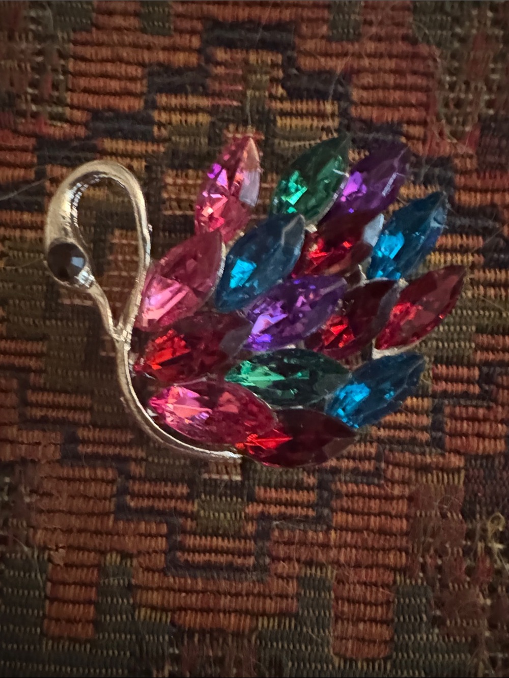 NWOT Multicolor Crystal Swan Brooch - Women Jewelry